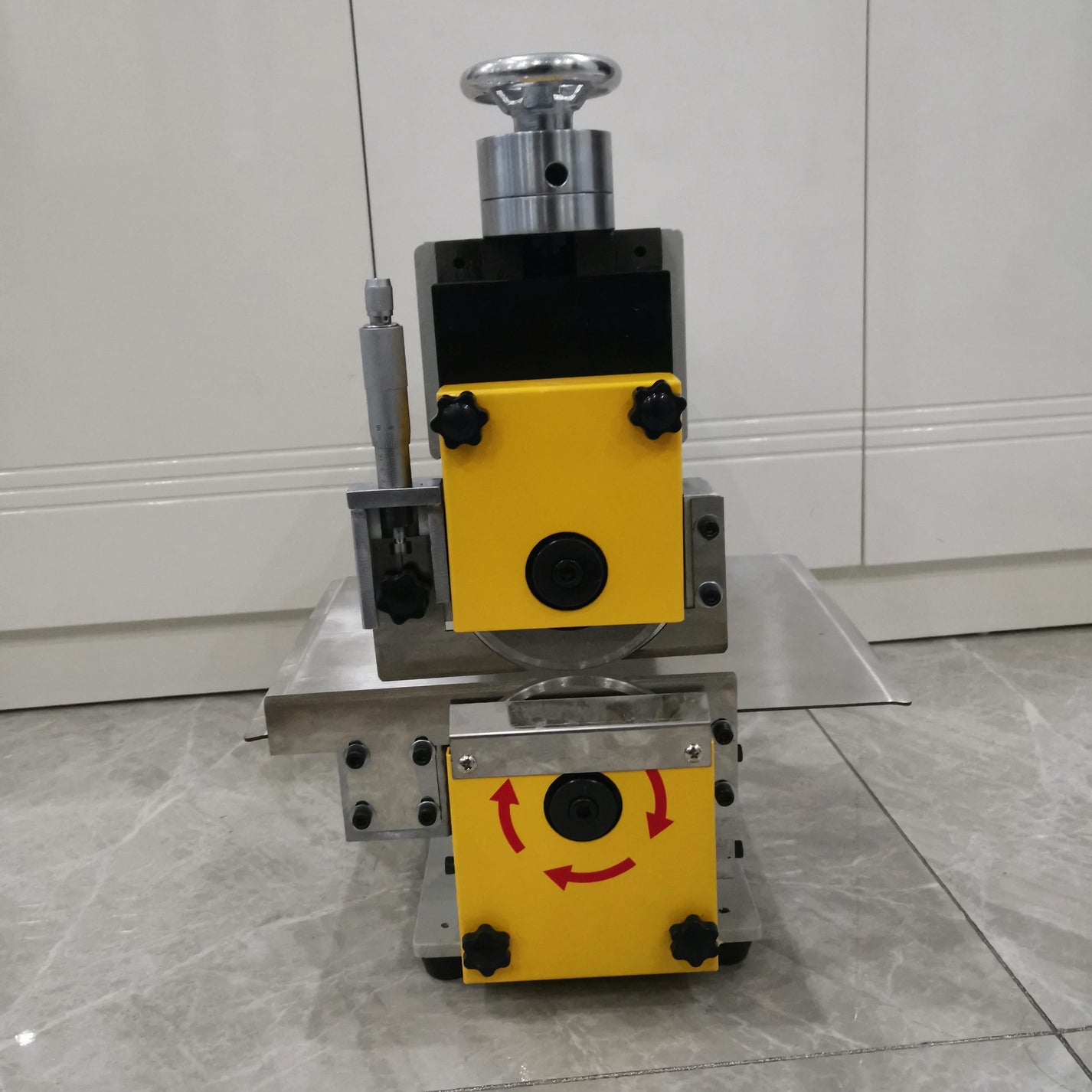 PCB separator machine blade and guide detail for V-CUT boards