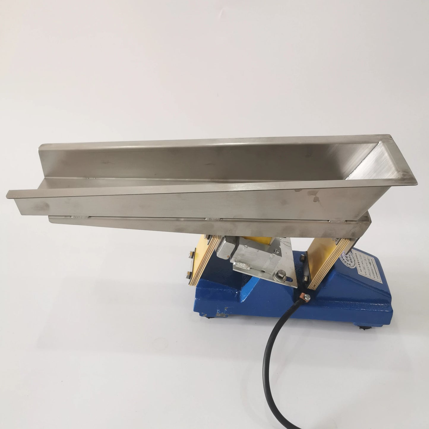 GZV3 Small Electromagnetic Vibrating Feeder Shaking Feeding Machine product detail image 2