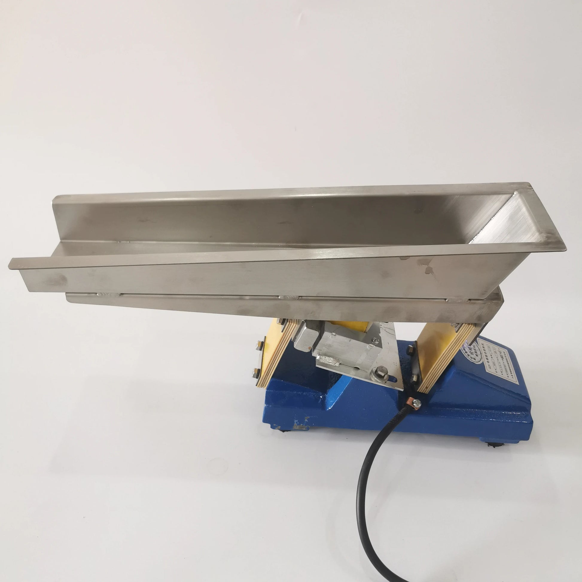 GZV3 Small Electromagnetic Vibrating Feeder Shaking Feeding Machine product detail image 2