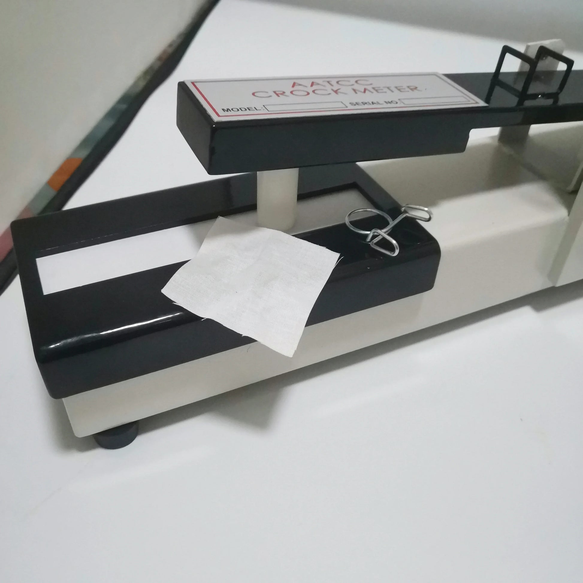 Manual Crockmeter Rubbing Fastness Tester | Dry & Wet Fabric Color Fastness Testing Machine product detail image 4