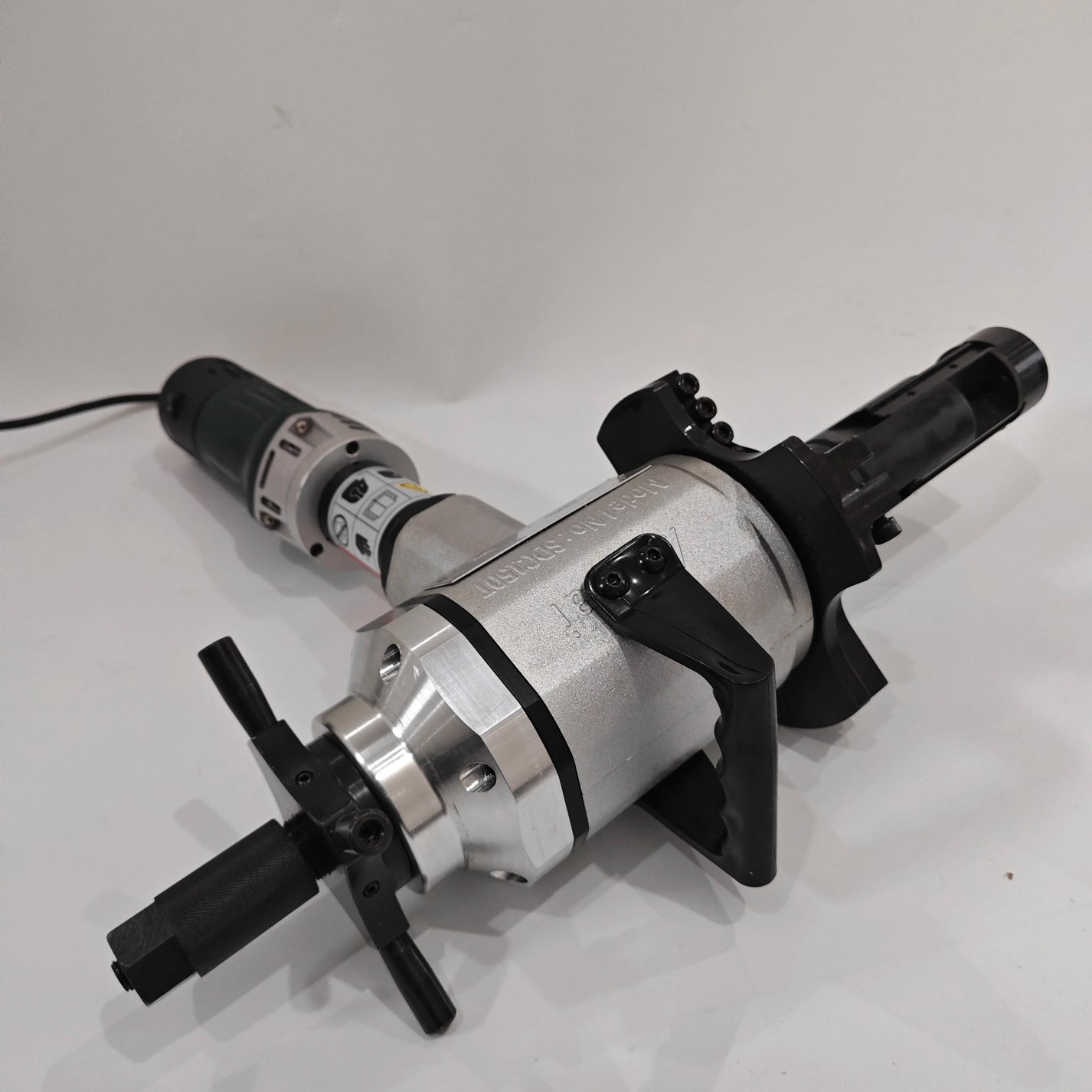 T-shaped portable pipe beveling machine structure detail
